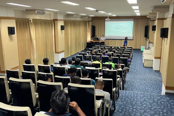LINE_ALBUM_ประชุมกองกลาง_221116_9